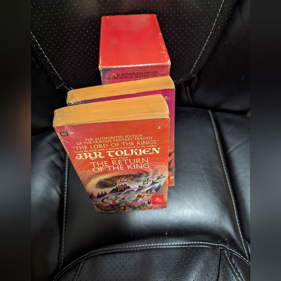 Tolkien Box Set with 2 books. The Two Towers and the return of the Kings. - Picture 2 of 11